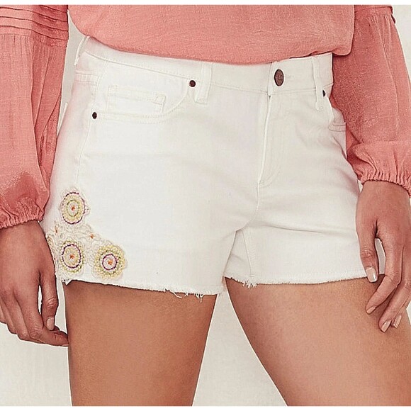 LC Lauren Conrad Crochet Applique White Denim Cut-off Shorts  Size 12  Festival - Picture 1 of 10